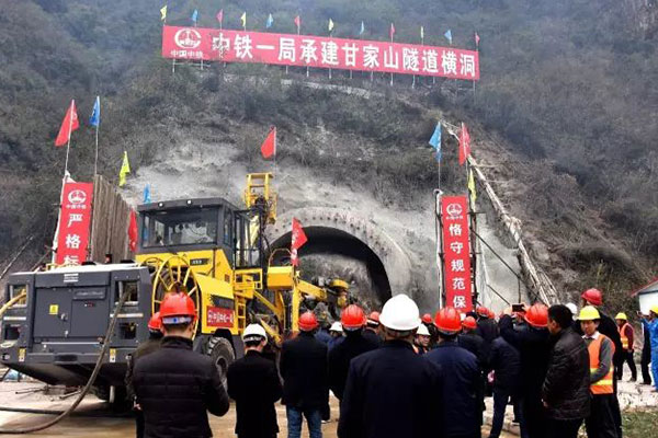 鄭萬(wàn)高鐵興山段
